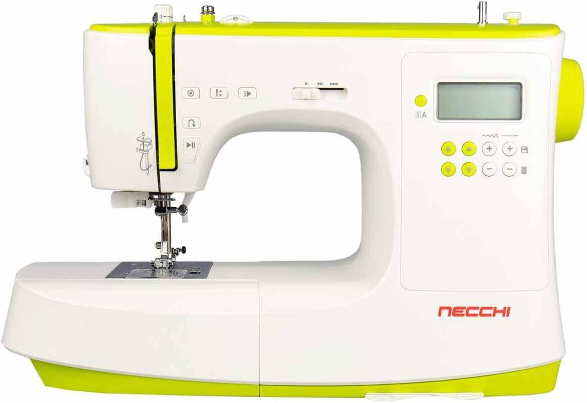 Test de la machine à coudre informatisée Necchi NC-102D avec table d'extension