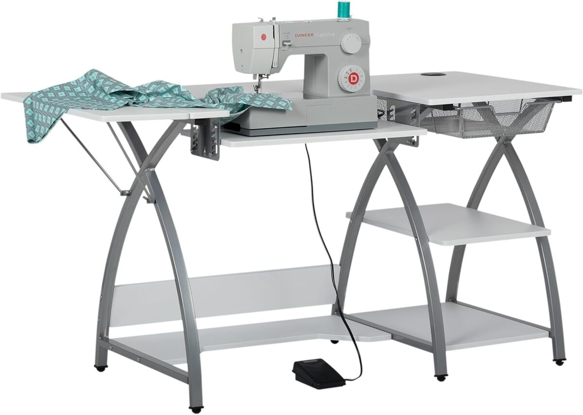 Test de la table de couture Sew Ready Comet Plus avec tiroir et étagères