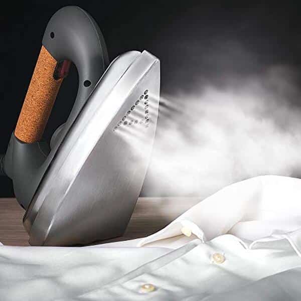 Découvrez le fer à vapeur Polti Vaporella Super Pro : performance, sécurité et technologie pour un repassage facile et efficace.