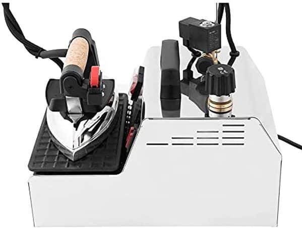 Découvrez les atouts de la centrale vapeur EOLO GV02 INOX : une solution performante et économique pour un repassage optimal et des vêtements impeccables.