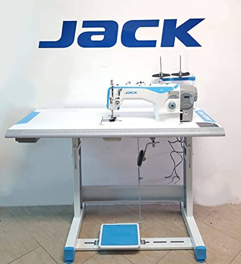 Test de la machine à coudre industrielle Jack A2 avec coupe-fil automatique