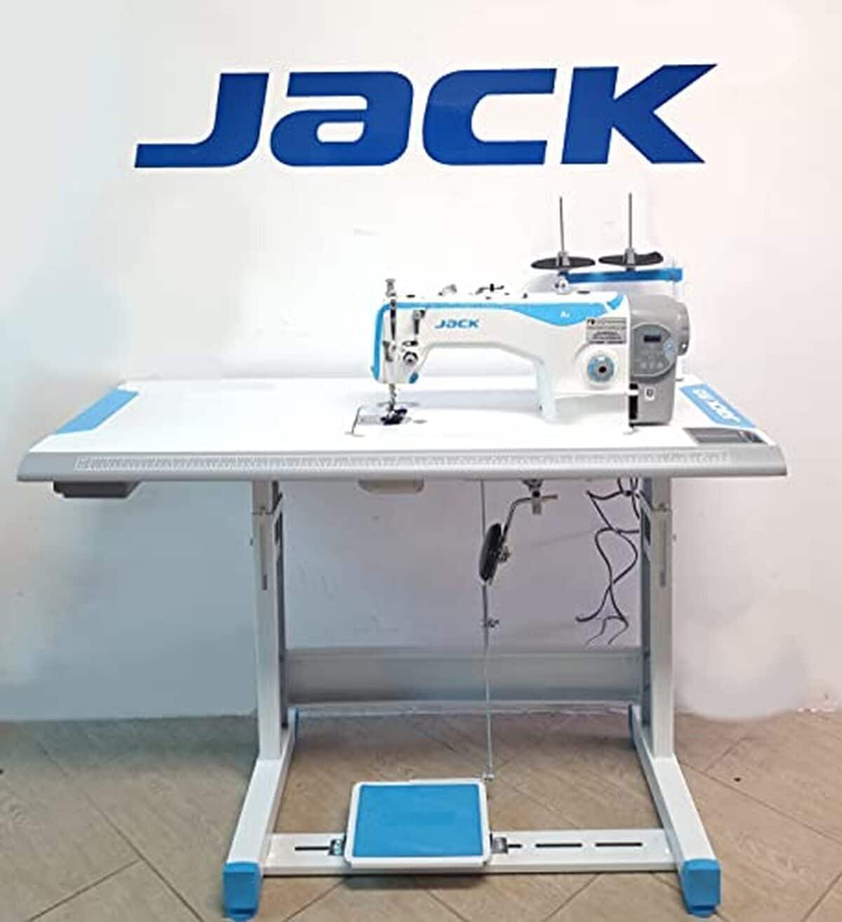 Test de la machine à coudre industrielle Jack A2 avec coupe-fil automatique
