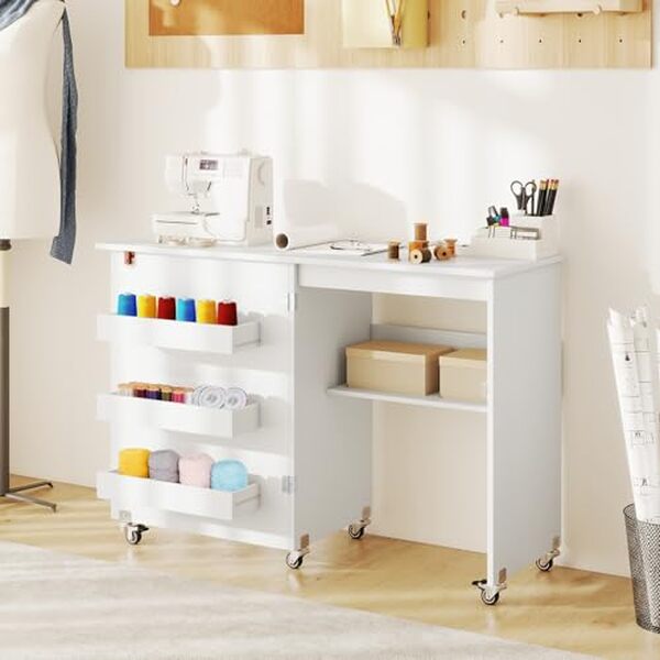 Découvrez notre test détaillé de la table de couture pliable Lifezeal avec étagères et roulettes pour un espace créatif optimisé et mobile.