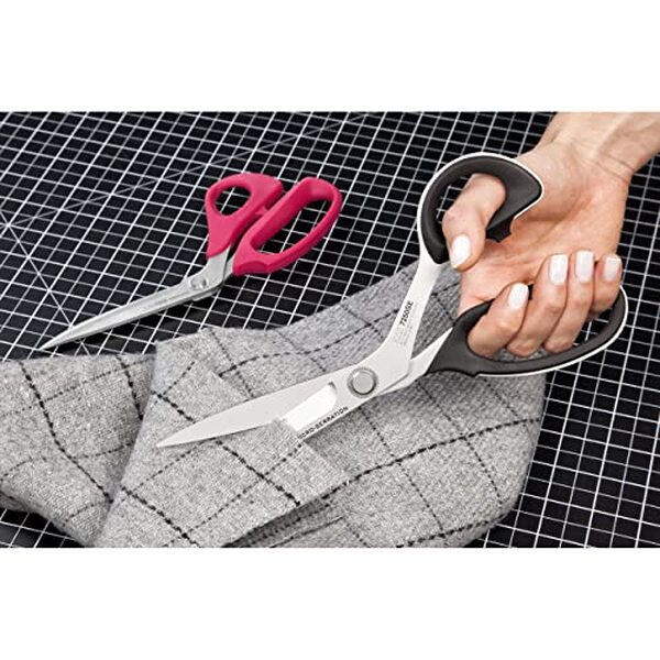 Découvrez notre évaluation détaillée des ciseaux KAI Premium série 7000 en aramide de 24 cm : performance, durabilité et ergonomie testées