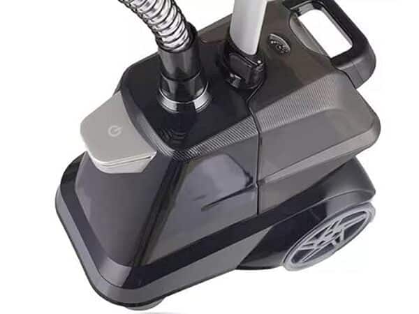 Découvrez l'efficacité du défroisseur vapeur 2200 W, un outil puissant pour un linge impeccable et sans plis à chaque utilisation