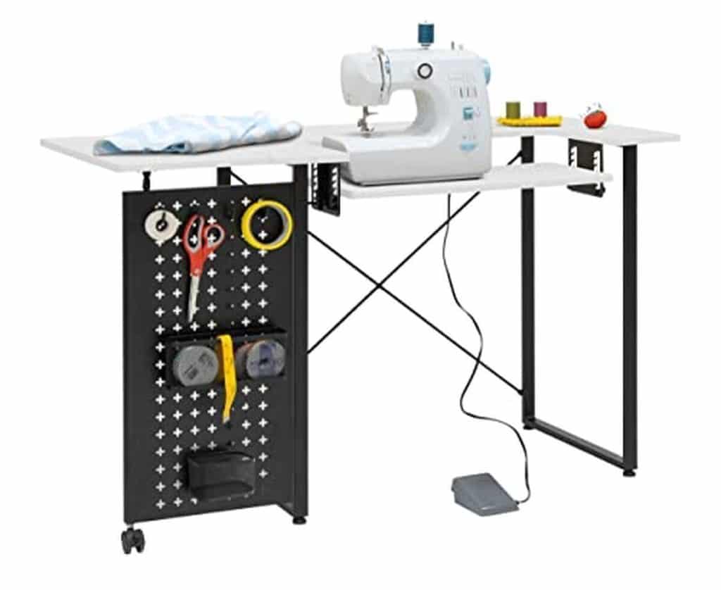 Test : table de couture Sew Ready Pivot avec panneau Graphite/blanc