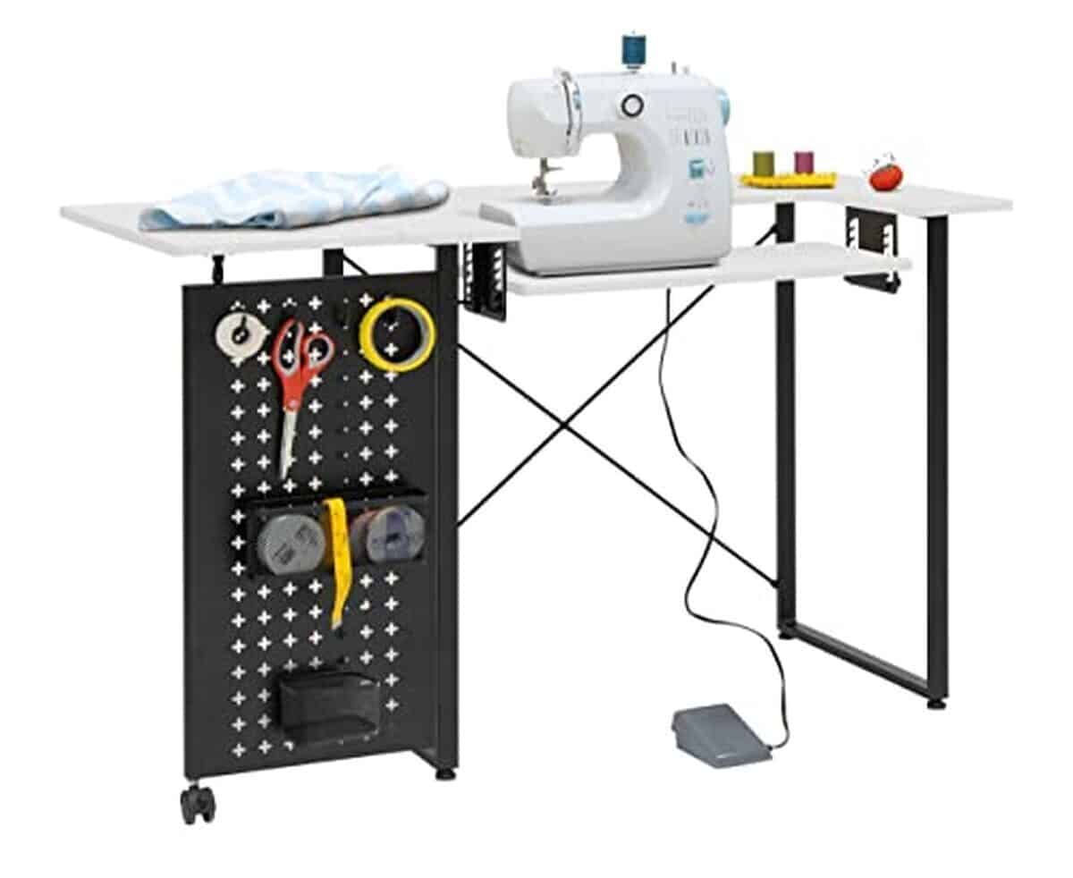 Test : table de couture Sew Ready Pivot avec panneau Graphite/blanc