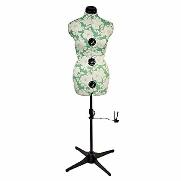 Découvrez notre mannequin couture réglable motif hollyhock verte petite taille : qualité professionnelle, ajustable et parfait pour vos projets de couture et retouches. 