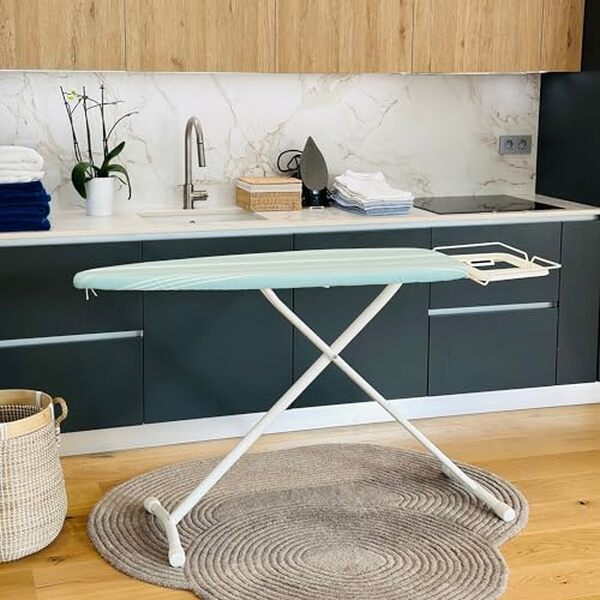 Découvrez notre test détaillé de la table à repasser pliable BERMUDE en acier : performances, avantages et inconvénients pour bien choisir votre équipement.