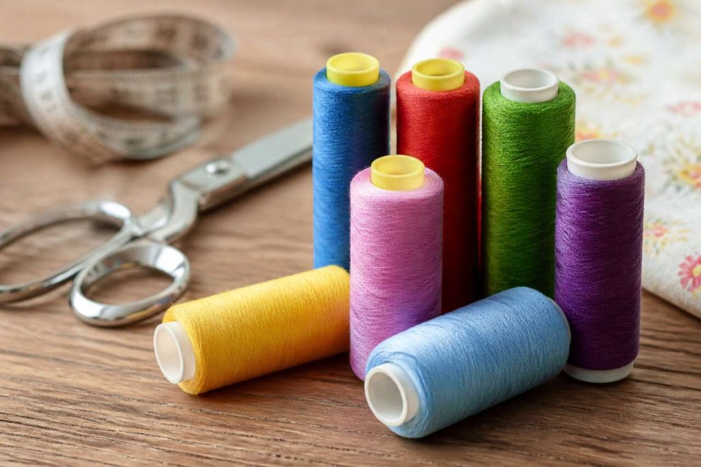 Comment choisir son fil en couture : conseils pratiques