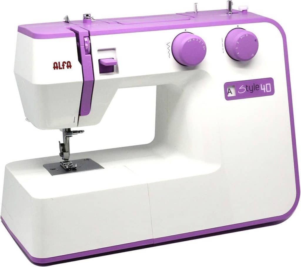 Test de la machine à coudre Alfa Style 40 violette