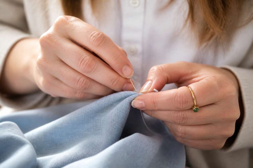 Coudre à la Main : astuces et Conseils